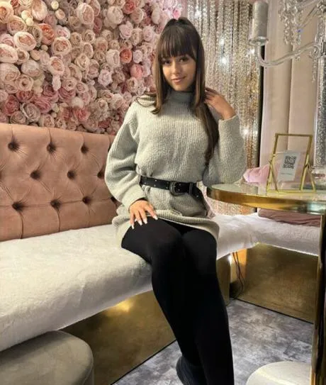 Four Hand Massage By Female Therapist in Delhi 4 of 4